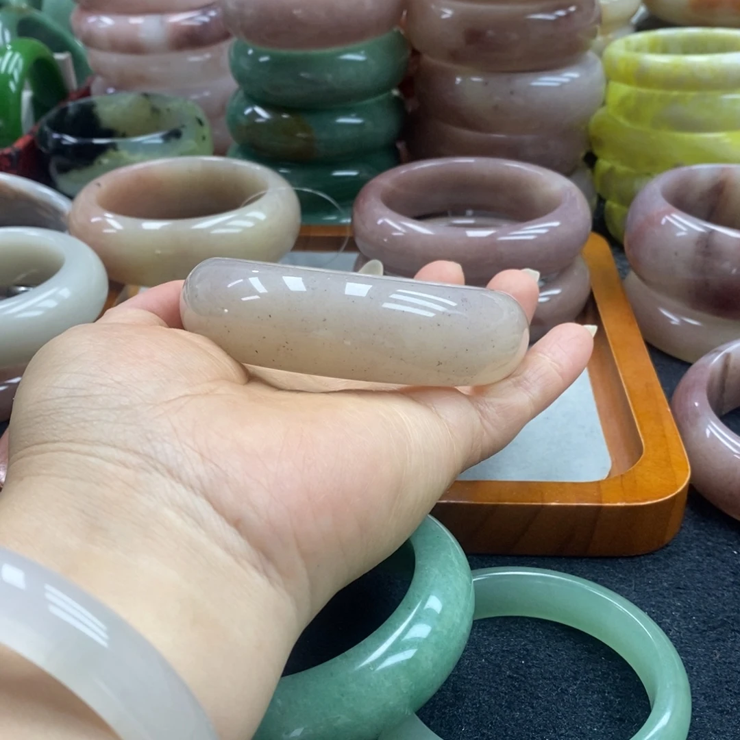 ꧁***꧂未镶嵌手镯石英质玉