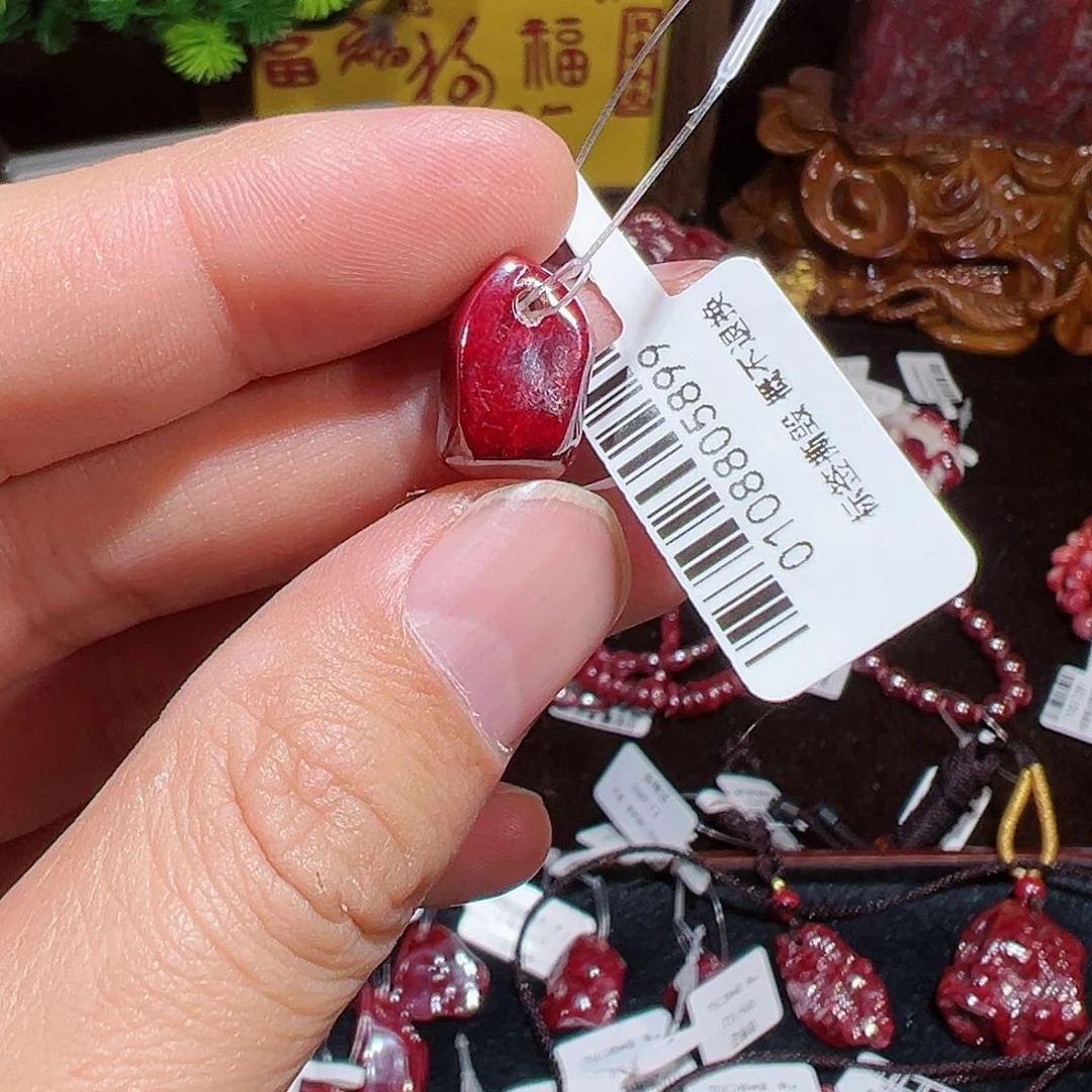 天然辰砂天然朱砂吊坠
