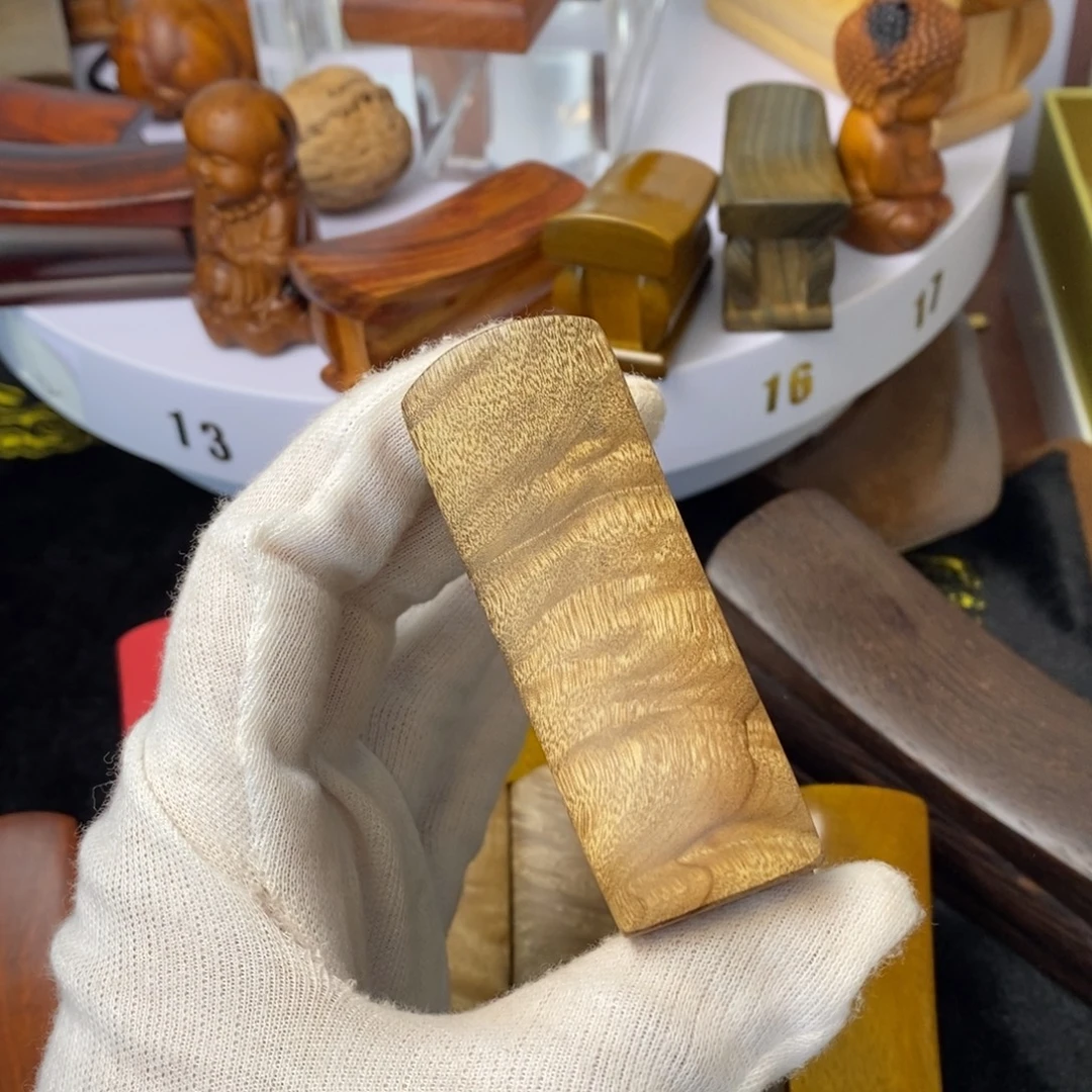 金丝楠发财把件文玩