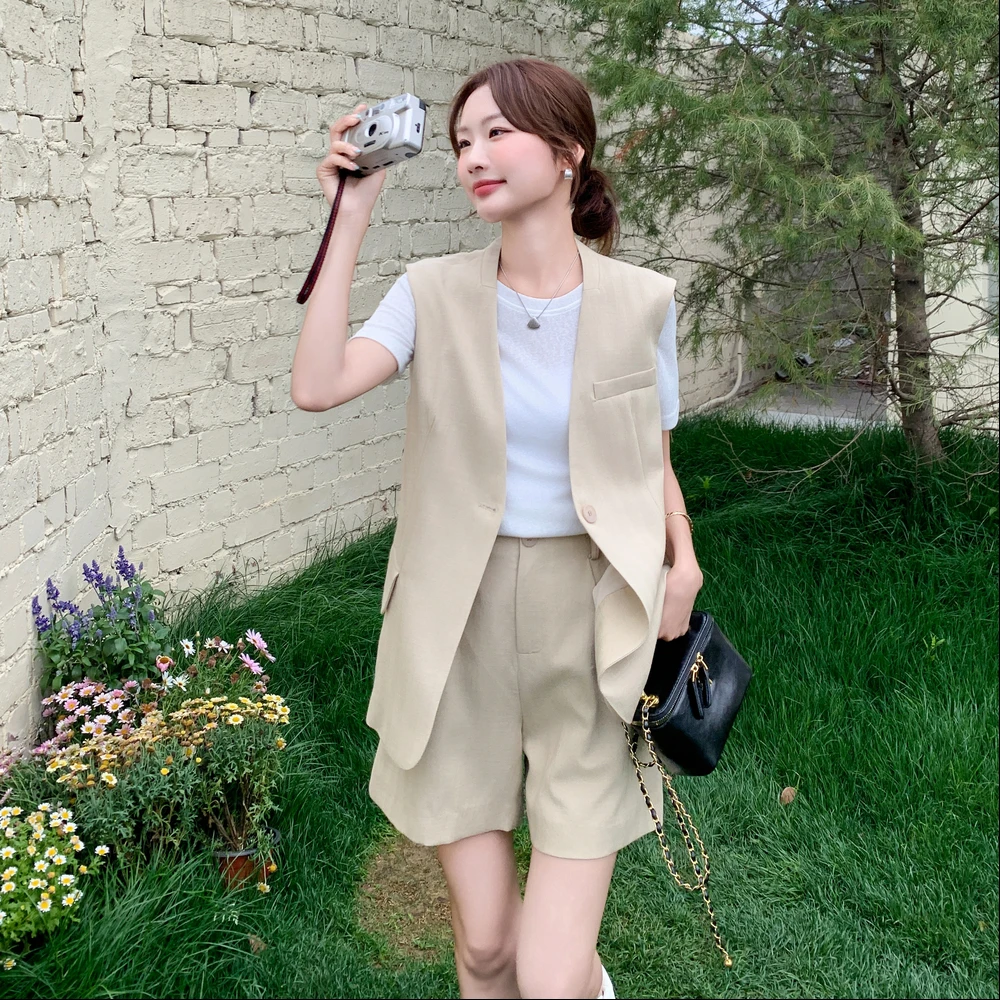 韩版卡其色马甲短裤套装女2025夏季新款高级感超好看显气质两件套