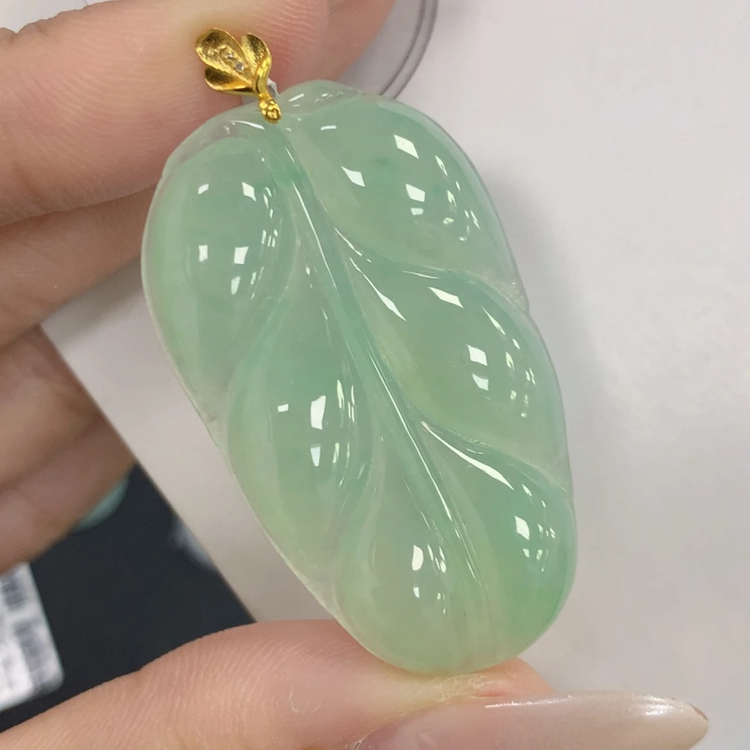 颈饰18K金镶嵌翡翠