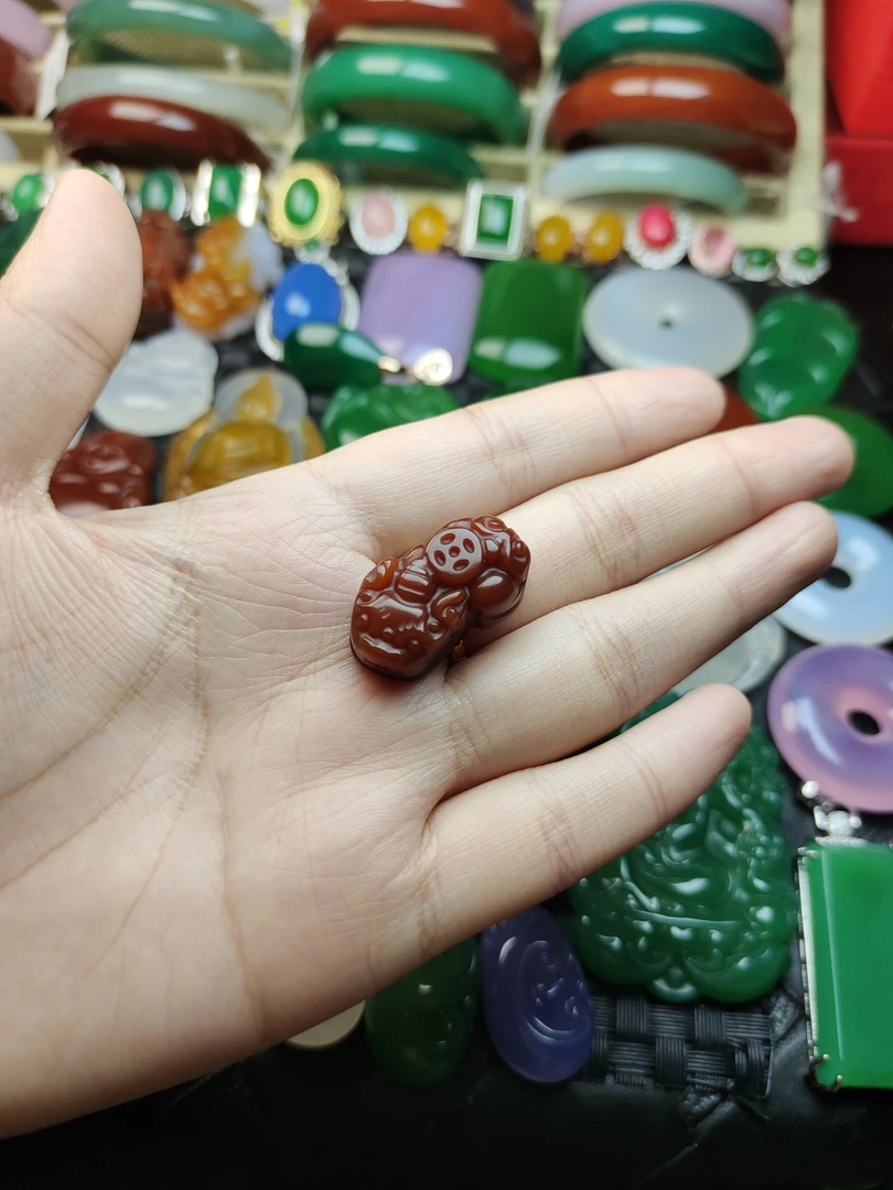 玛瑙玉髓红色貔貅