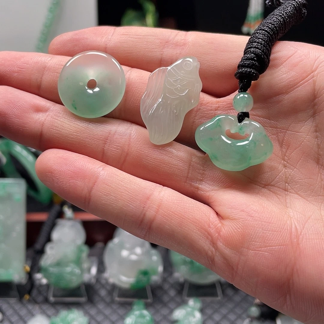 石英质玉未镶嵌吊坠