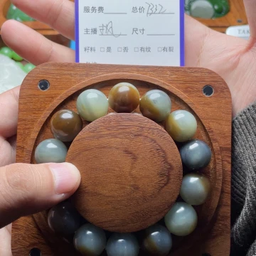 三***父和田玉未镶嵌手链