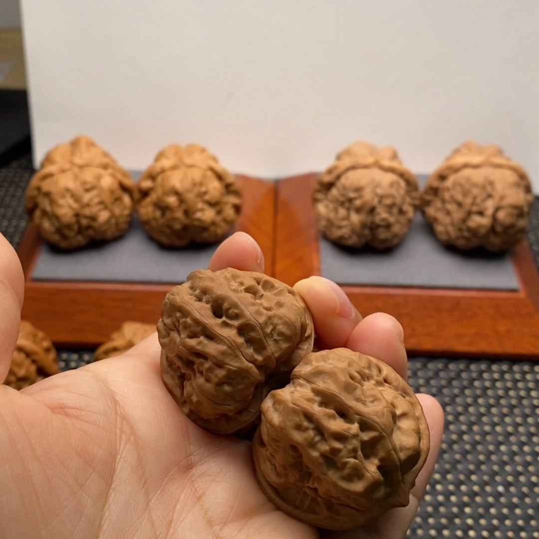 文玩核桃把件全品白茬边33左右