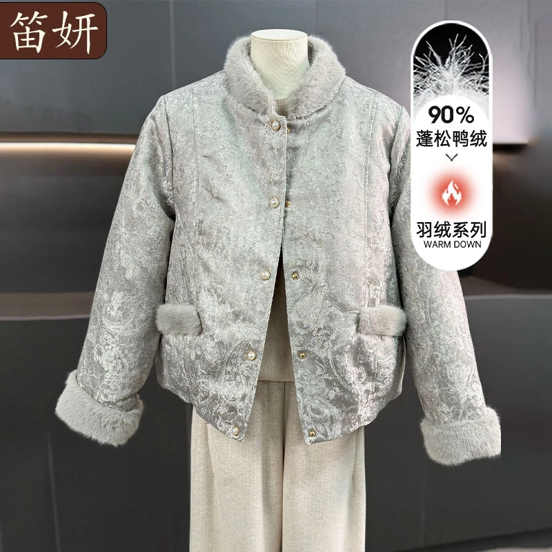 妈妈冬装羽绒服冬季2025新款中老年女装90白鸭绒洋气短款外套