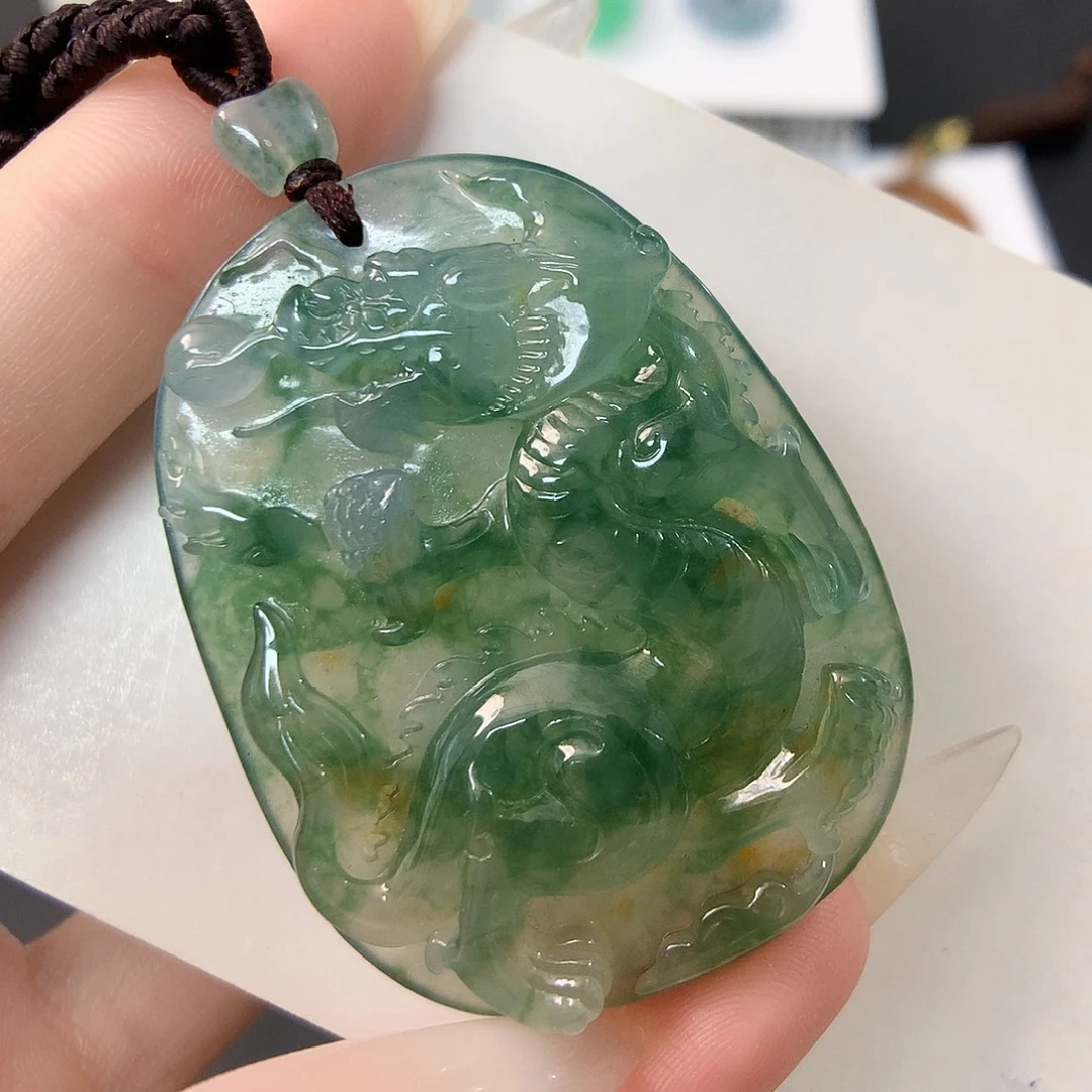 颈饰未镶嵌翡翠龙牌