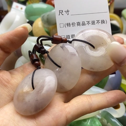 颈饰未镶嵌石英质玉