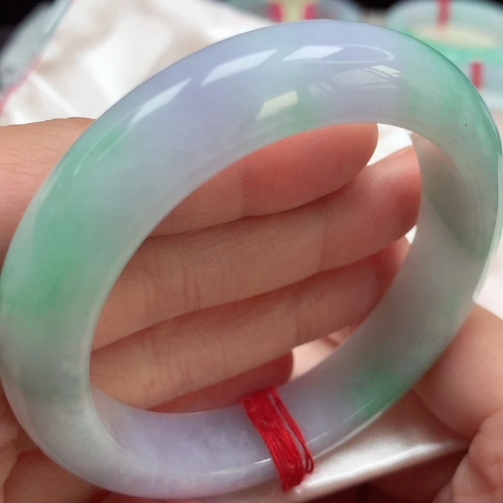 翡翠手镯未镶嵌春彩阳绿飘花32号