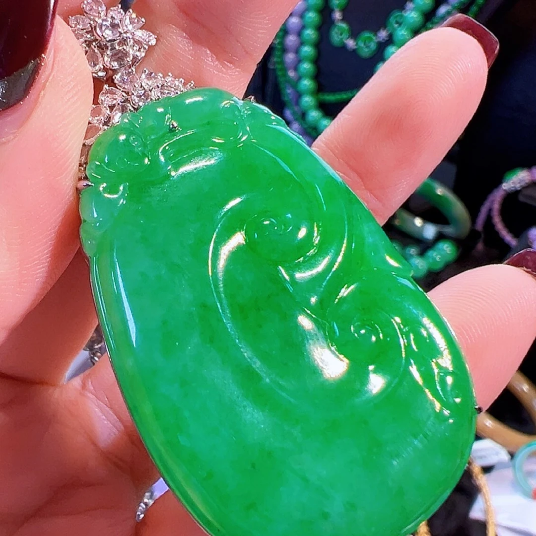 翡翠18K金镶嵌颈饰签收后24小时鉴赏期