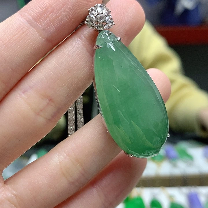 翡翠颈饰18K金镶嵌天然翡翠a 货敏