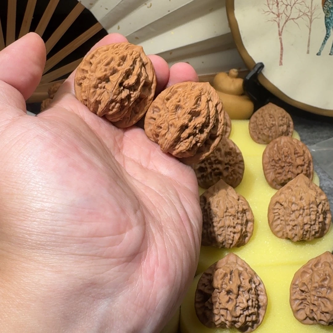 文玩核桃吊坠39虎头