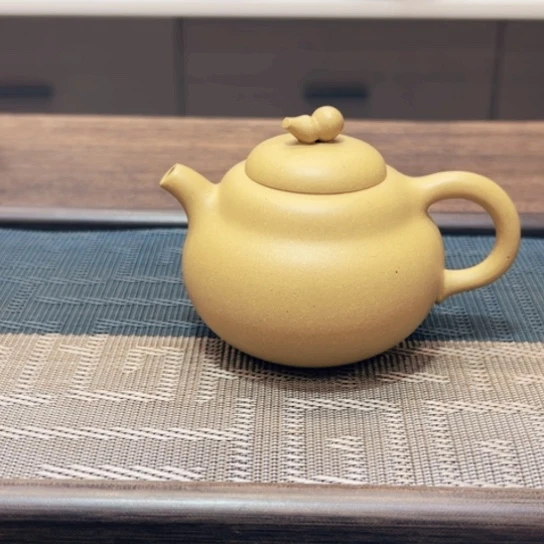 茶壶紫砂黄龙山原矿本绿半手工（150 cc）