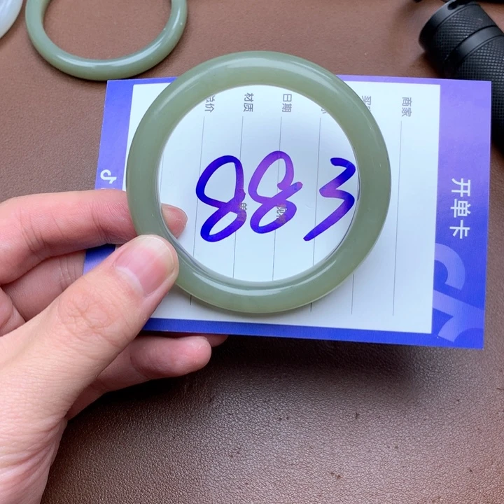 李***管和田玉未镶嵌手镯