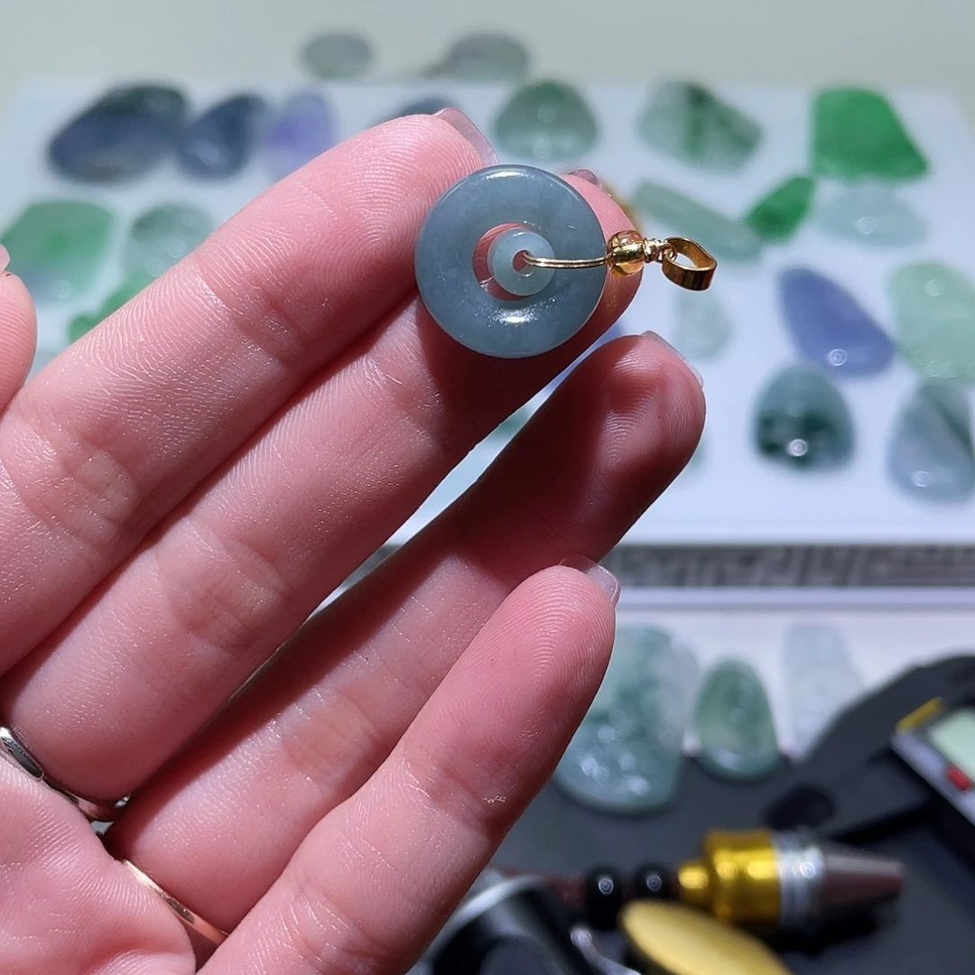 翡翠未镶嵌颈饰？bjjjkkkkj