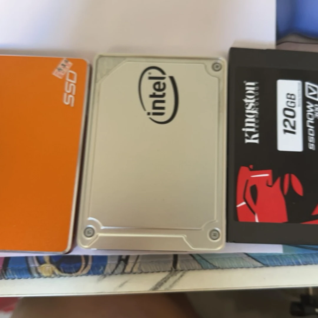 99新 99新120GSATA固态硬盘 质保七天 品牌随机发货