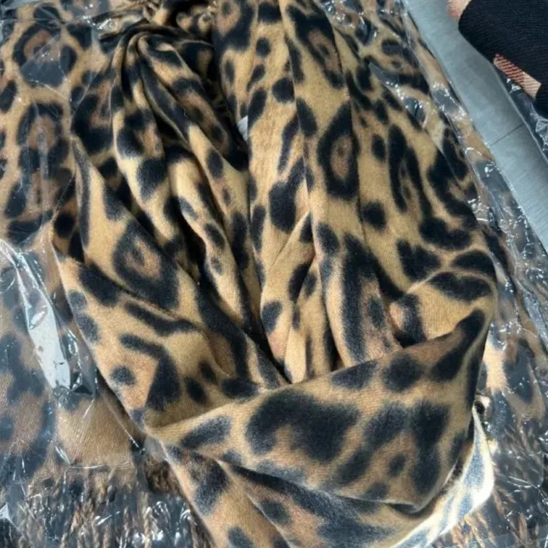 女士秋冬加厚豹纹流苏保暖百搭围巾披肩