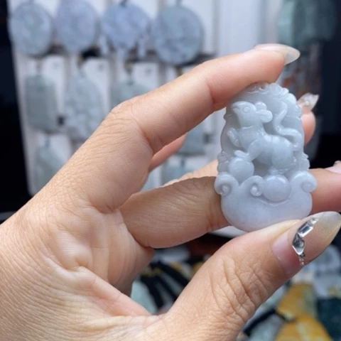 翡翠颈饰未镶嵌翡翠