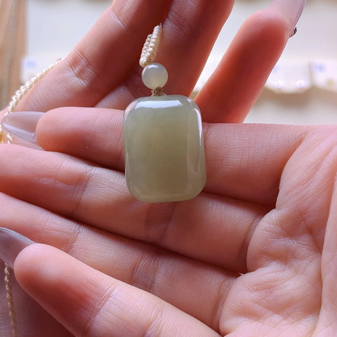 和田玉吊坠(赠链)未镶嵌草****多