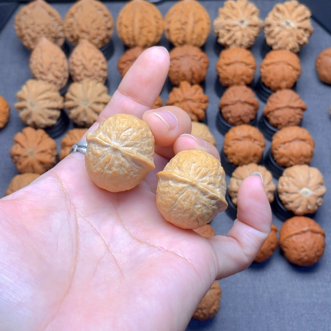 依***%核桃文玩把件鱼元宝