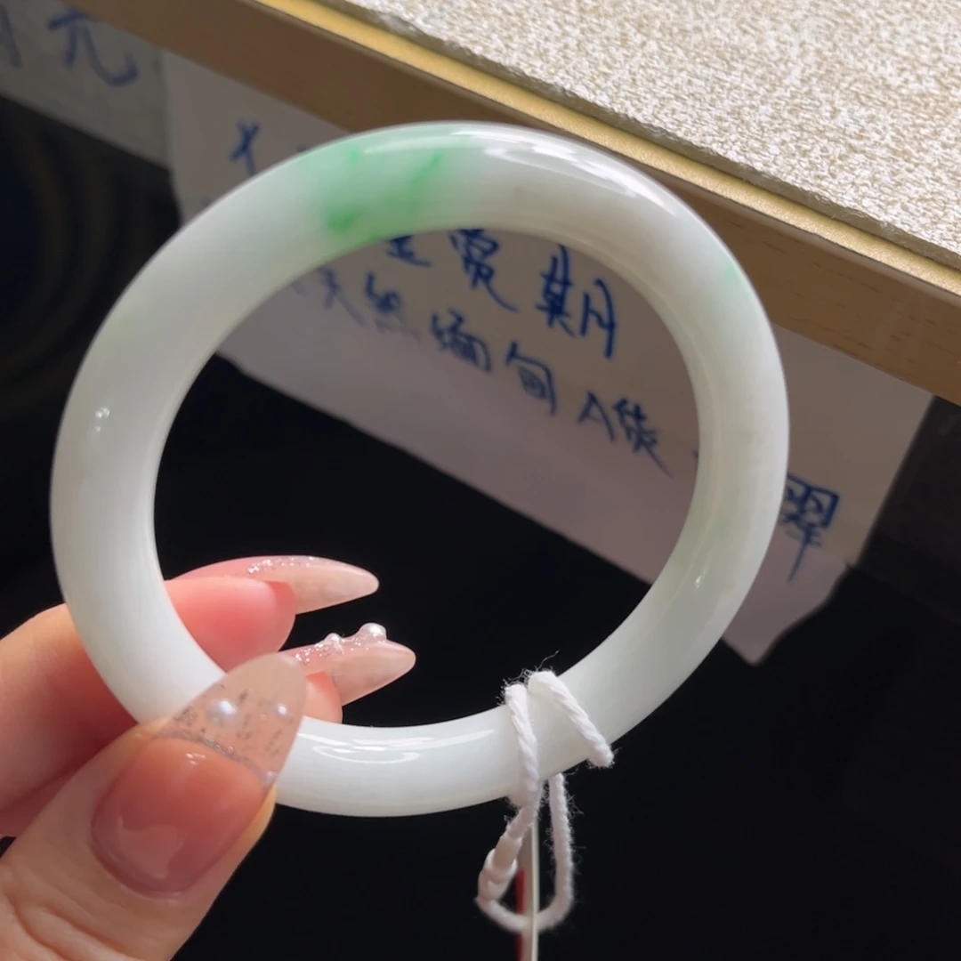 翡翠未镶嵌手镯手镯