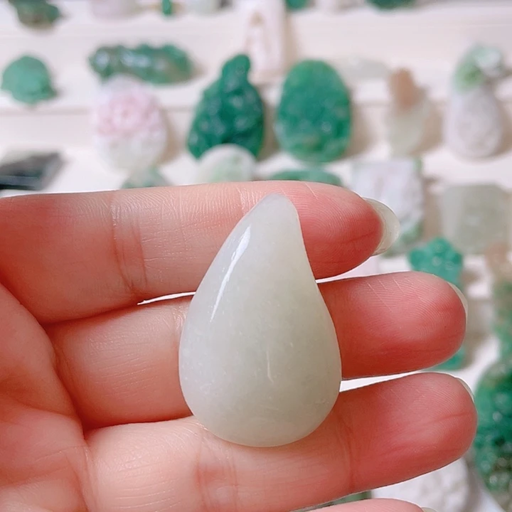 独山玉未镶嵌颈饰