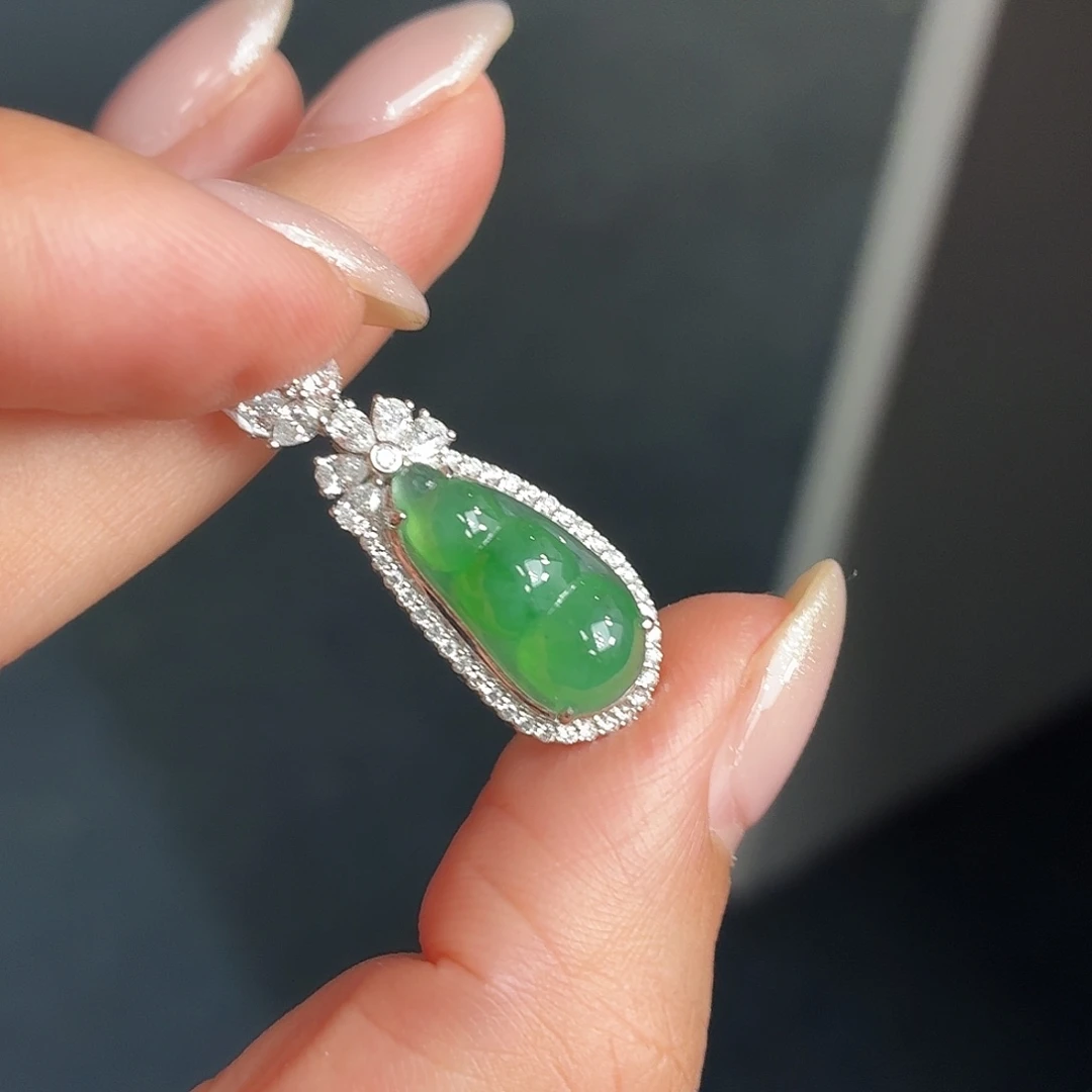 翡翠18K金镶嵌颈饰