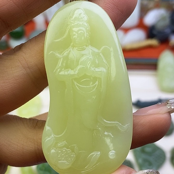 和田玉未镶嵌颈饰站观音吊坠