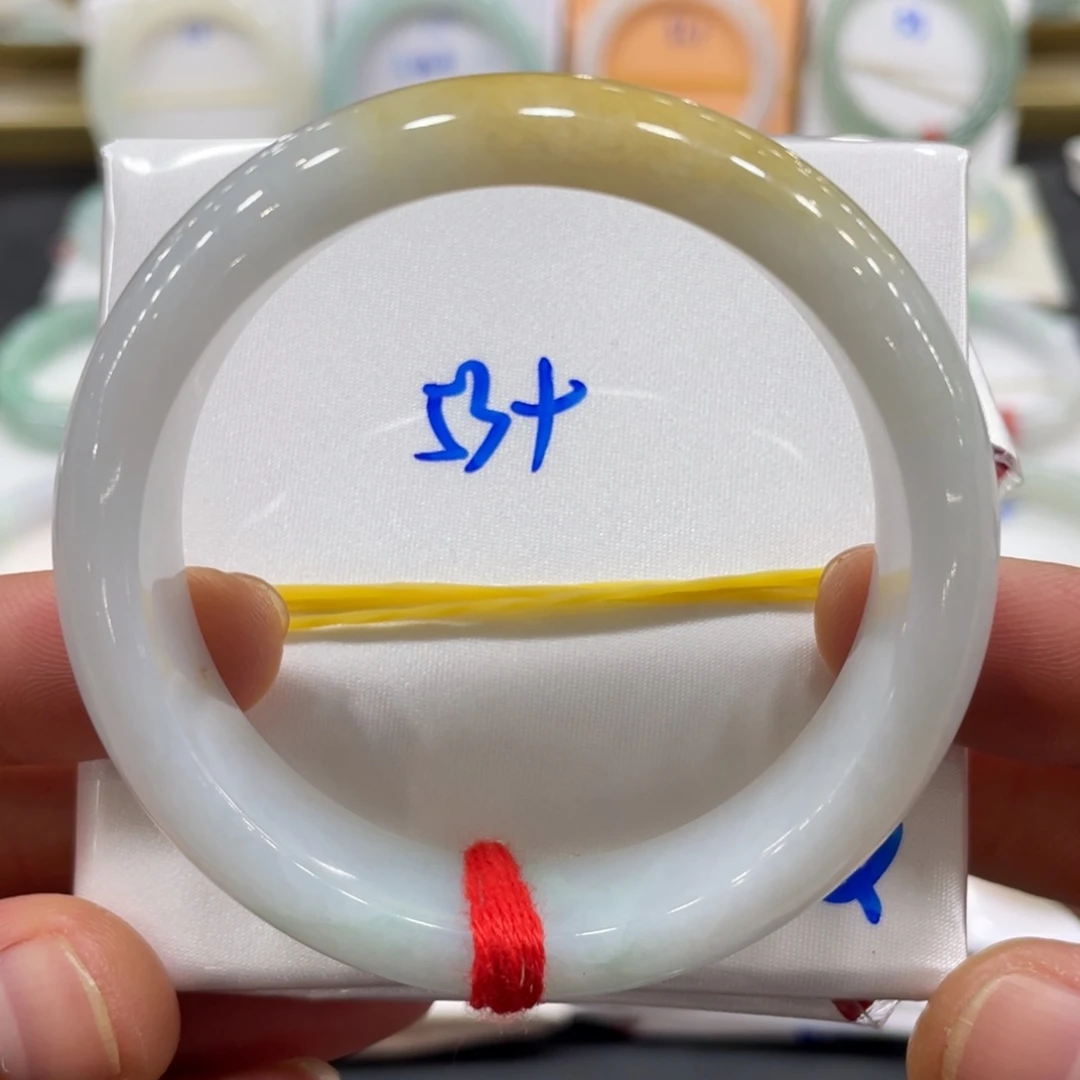 翡翠手镯未镶嵌翡翠手镯