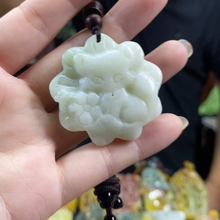 未镶嵌蛇纹石玉颈饰