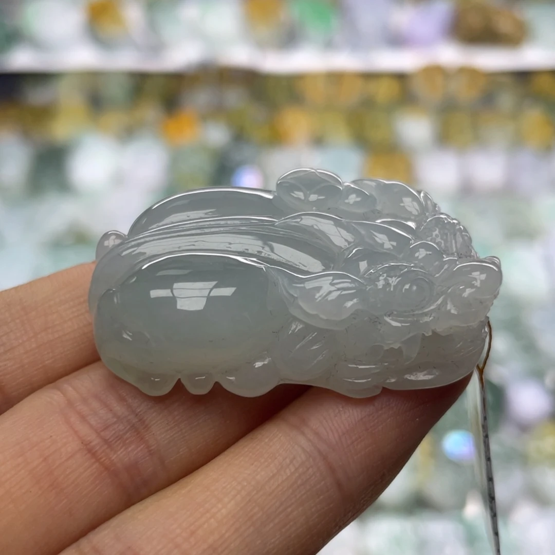 翡翠未镶嵌颈饰貔貅