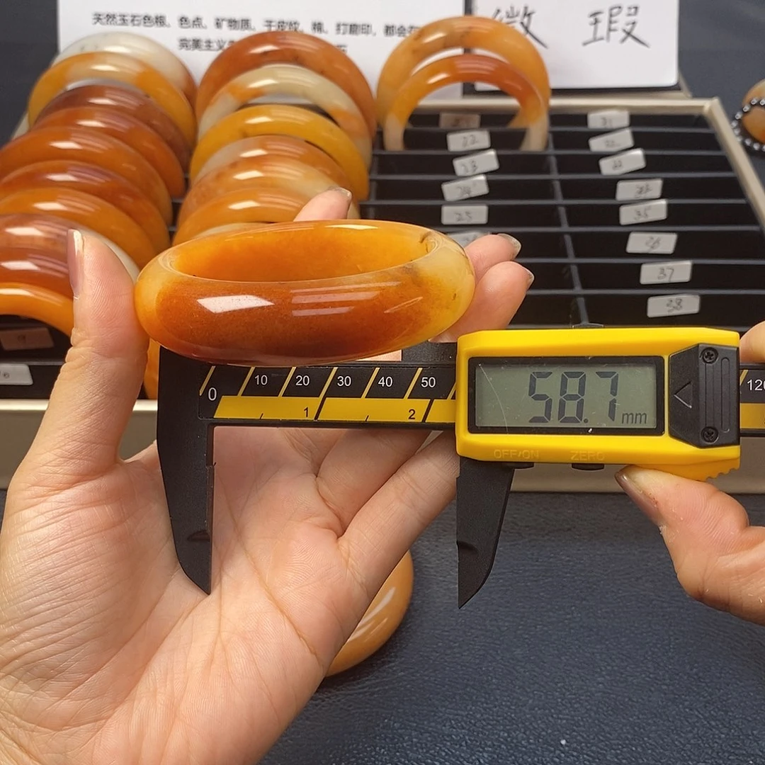 未镶嵌石英质玉（黄龙玉）手镯23号茄子山金沙老油红如血黄龙