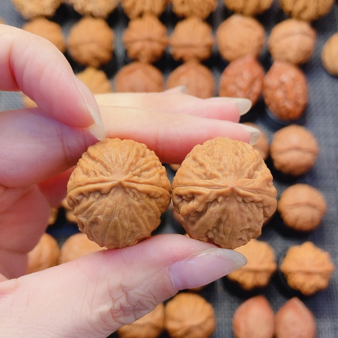 文玩核桃把件蜜桃元宝