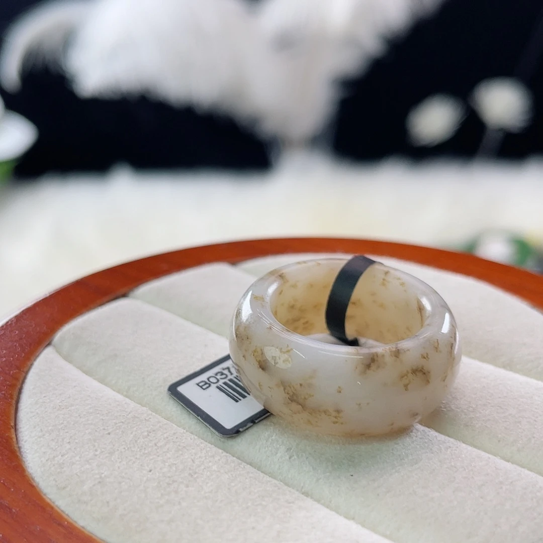 和田玉未镶嵌戒指l64。桂花细轮胎。18.2。不退换