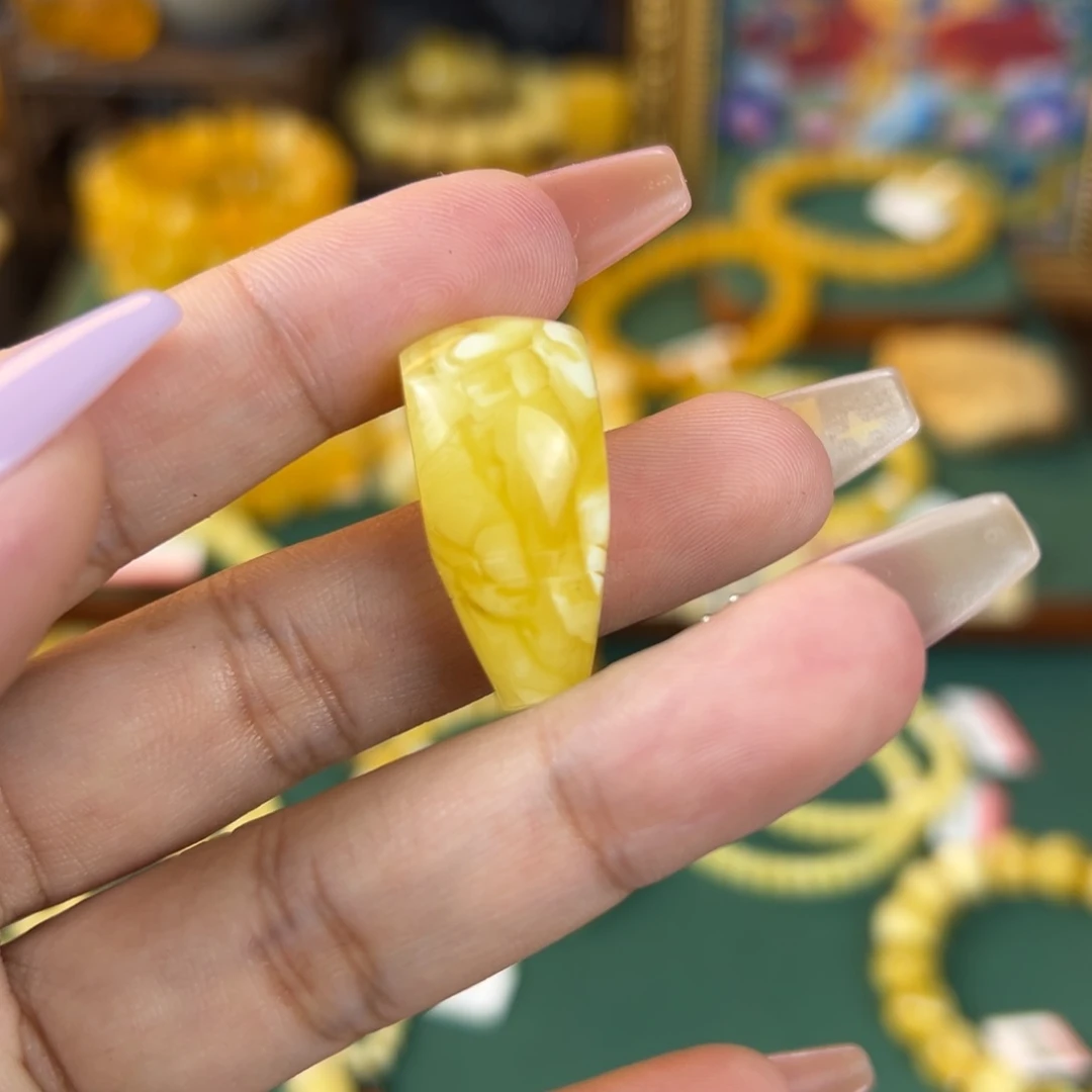 未镶嵌琥珀珠宝奇石