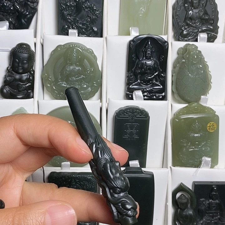 颈饰未镶嵌和田玉（青玉）