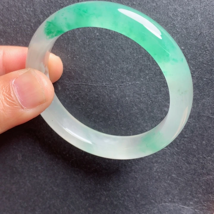 未镶嵌手镯石英质玉