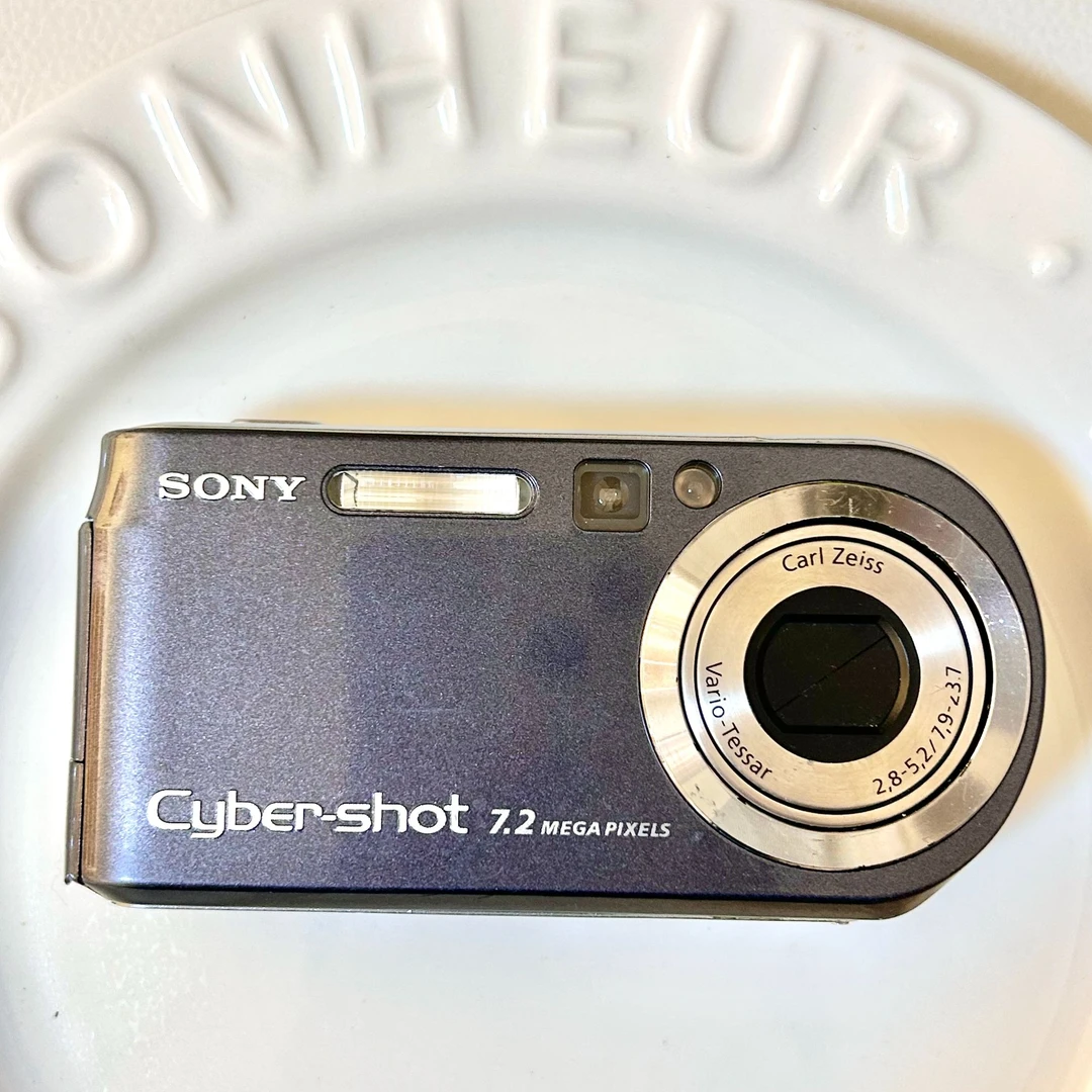 95新 Sony/索尼 P200 热门灰色 720w像素3倍光变 冷白皮ccd相机