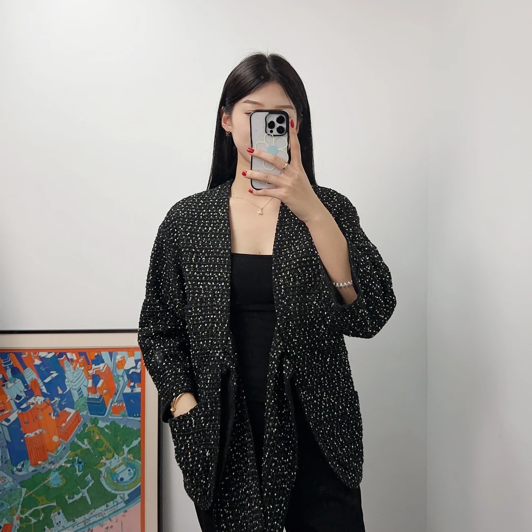 95新 Chanel/香奈儿  麦殿/满钉珠浴袍外套黑色亮面/250329DJCMM0