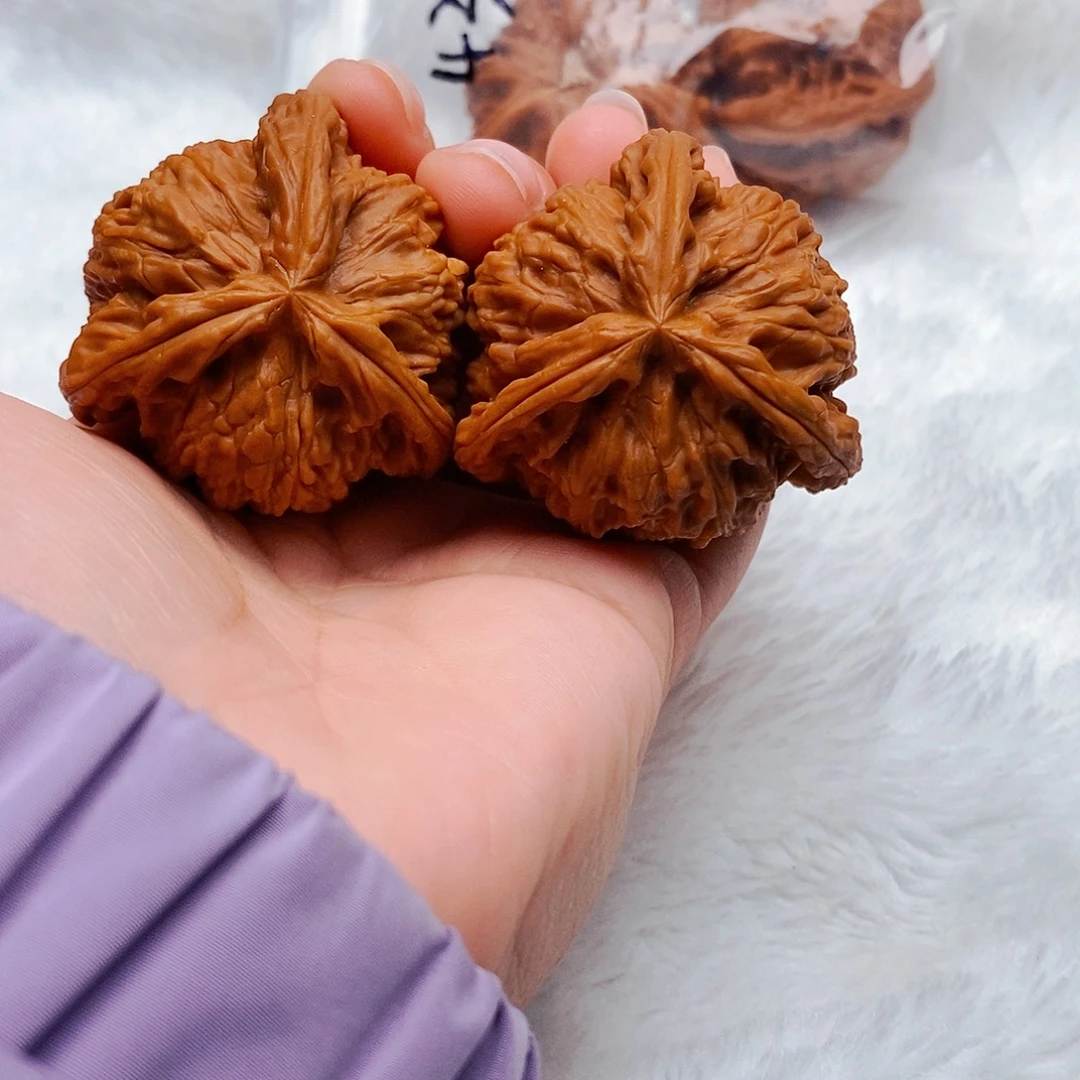 贪***色吊坠文玩核桃三棱