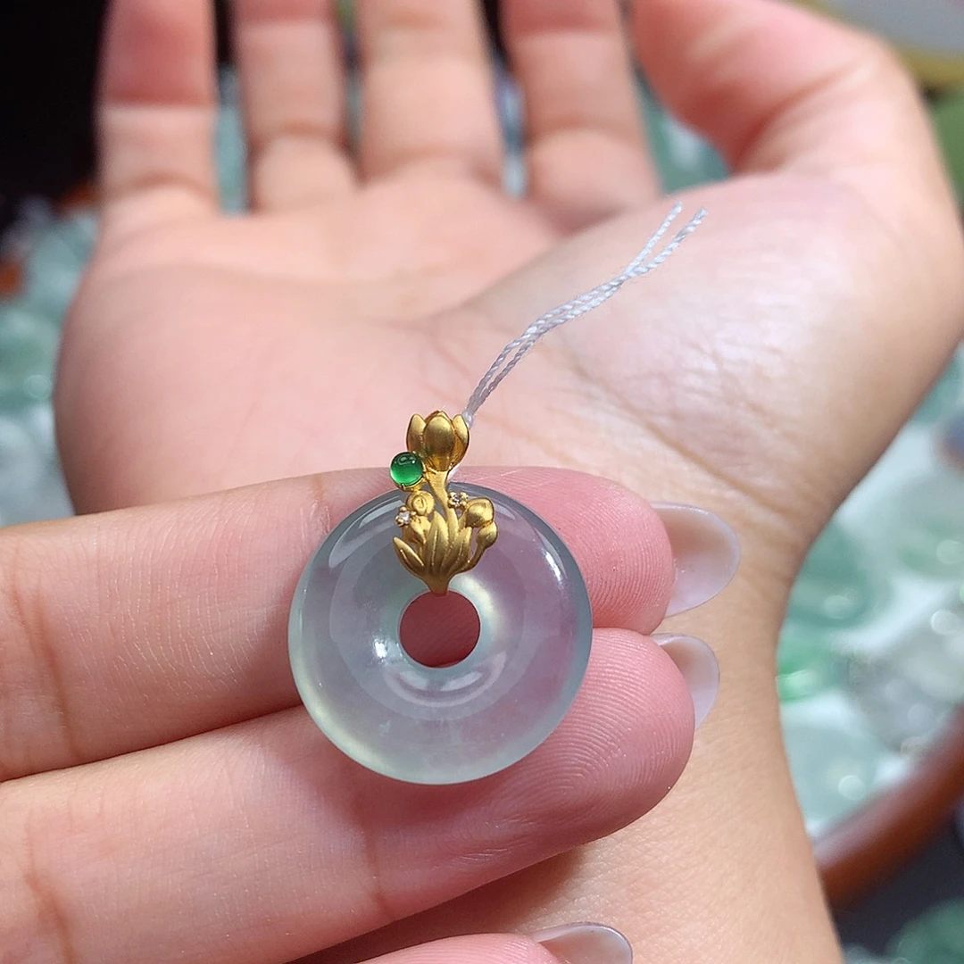 一***子翡翠未镶嵌颈饰甜甜