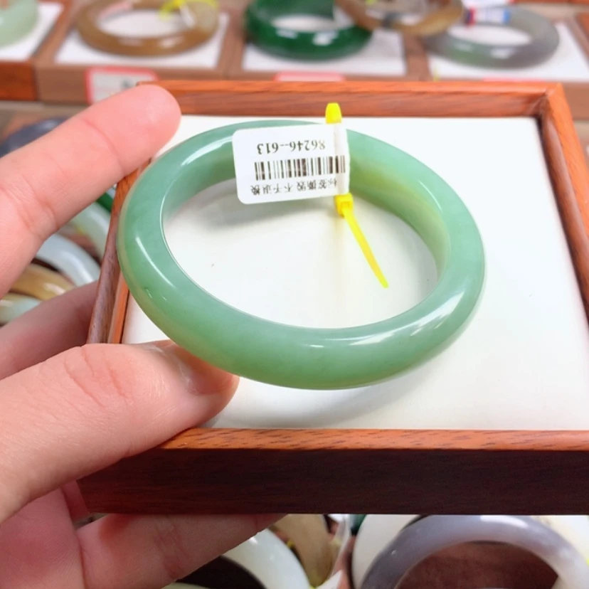 【闪购商品】和田玉手镯未镶嵌小**｀53.8
