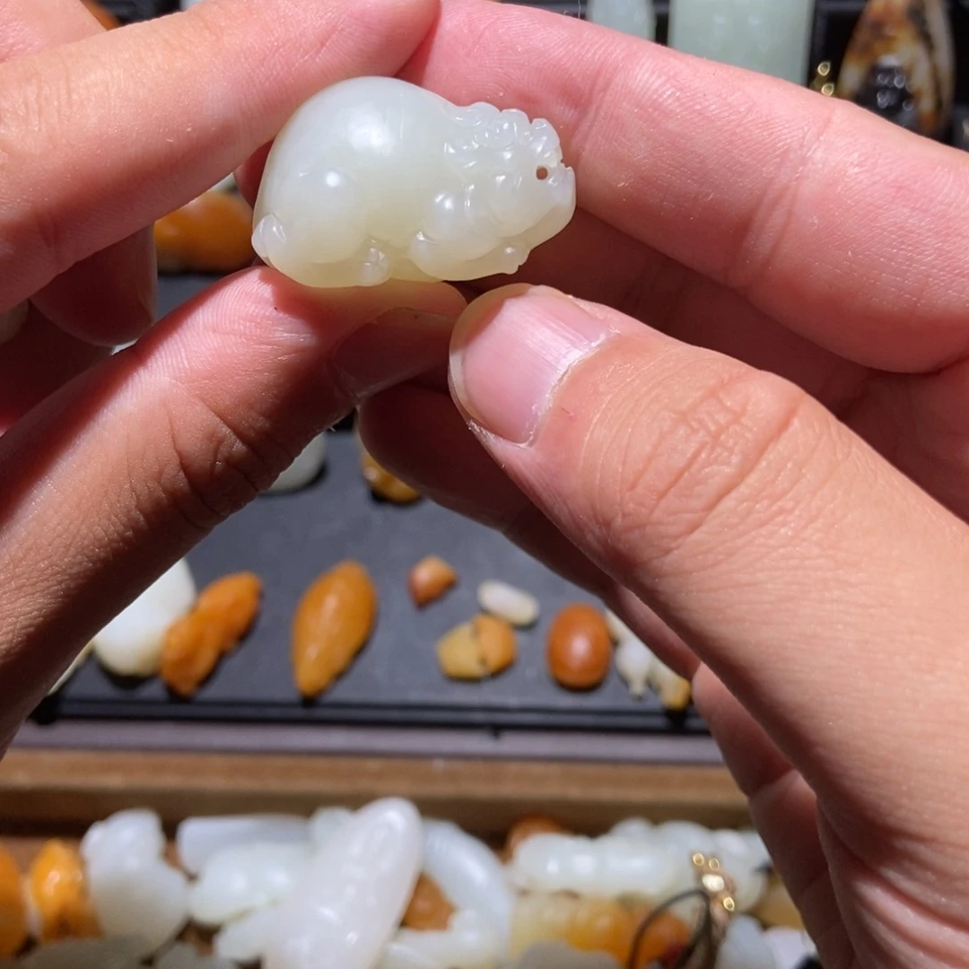 和田玉未镶嵌颈饰沉**金