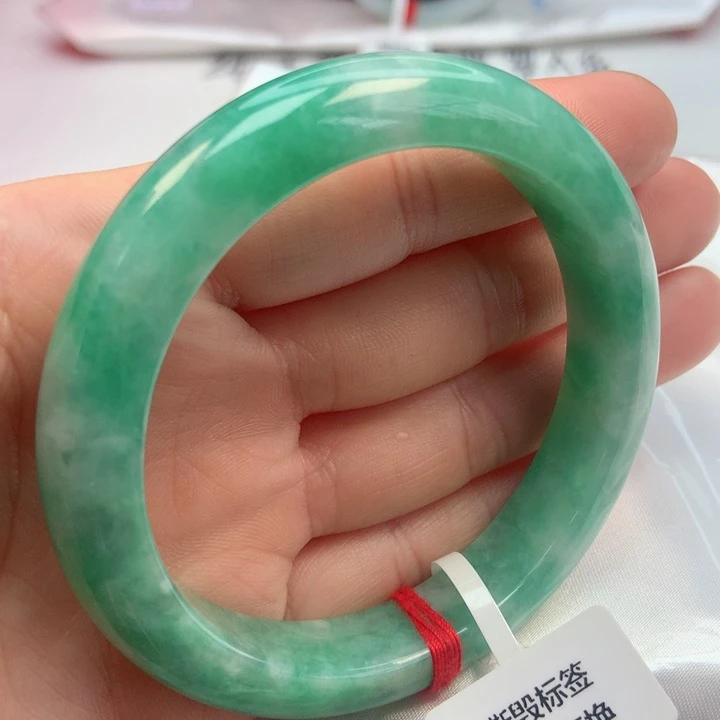 翡翠手镯未镶嵌58圈