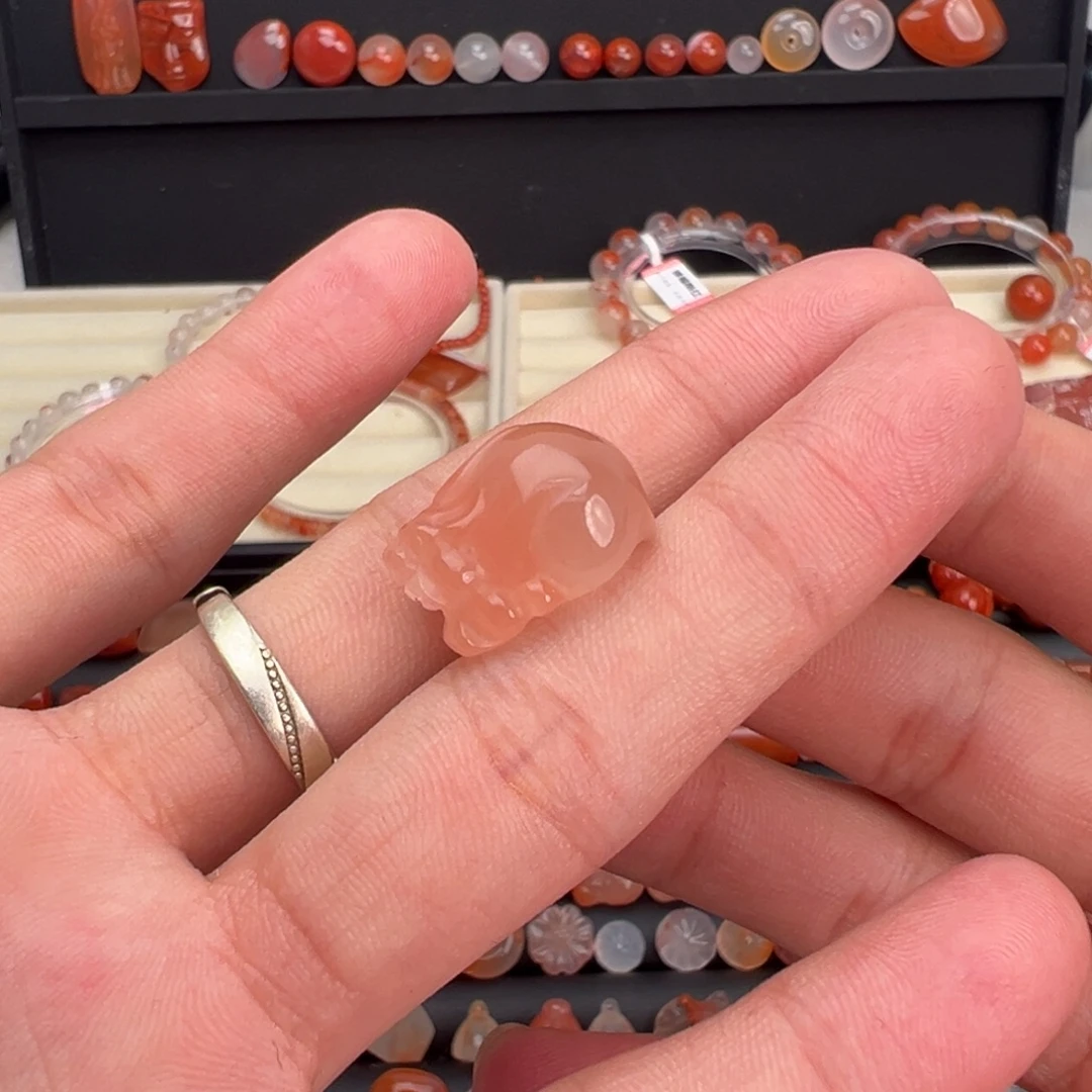 南红玛瑙未镶嵌川料貔貅