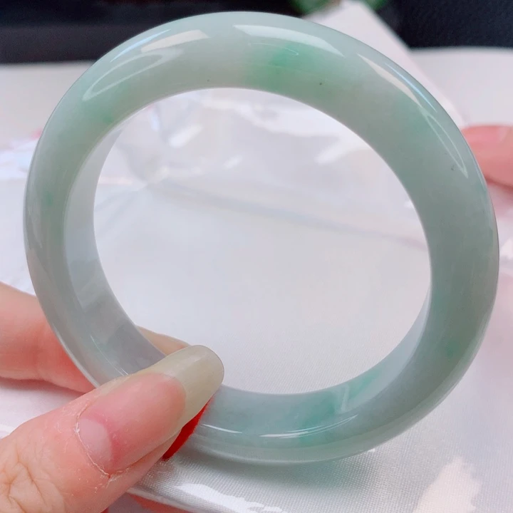 翡翠手镯未镶嵌52圈
