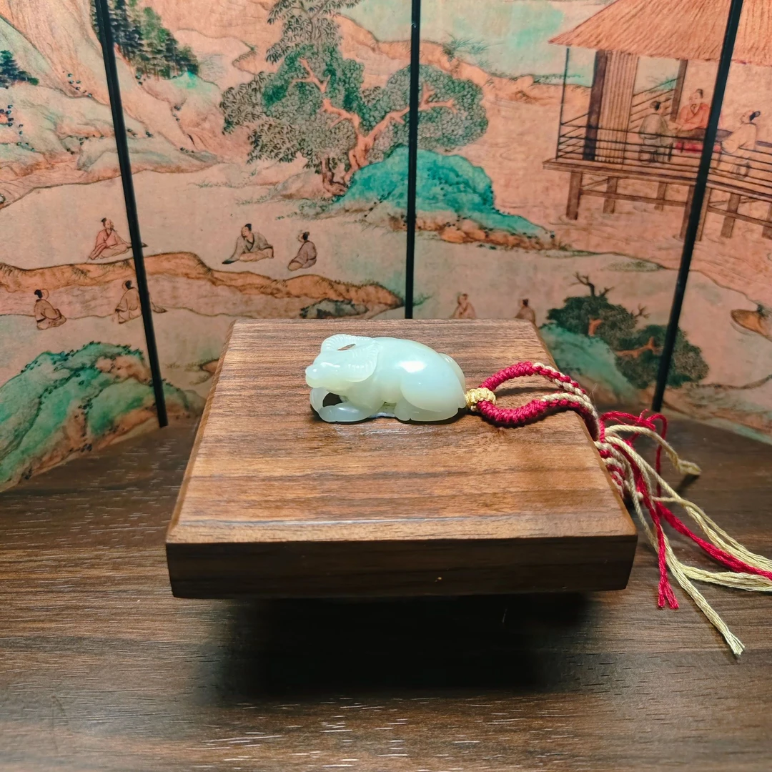 E和田玉牛气冲天吊坠0505