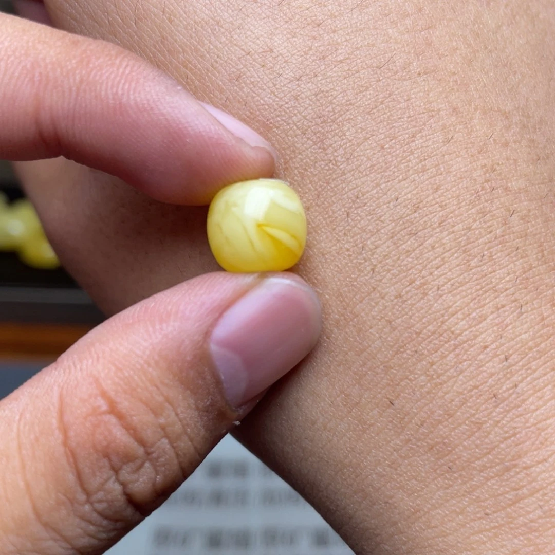 未镶嵌琥珀珠宝奇石