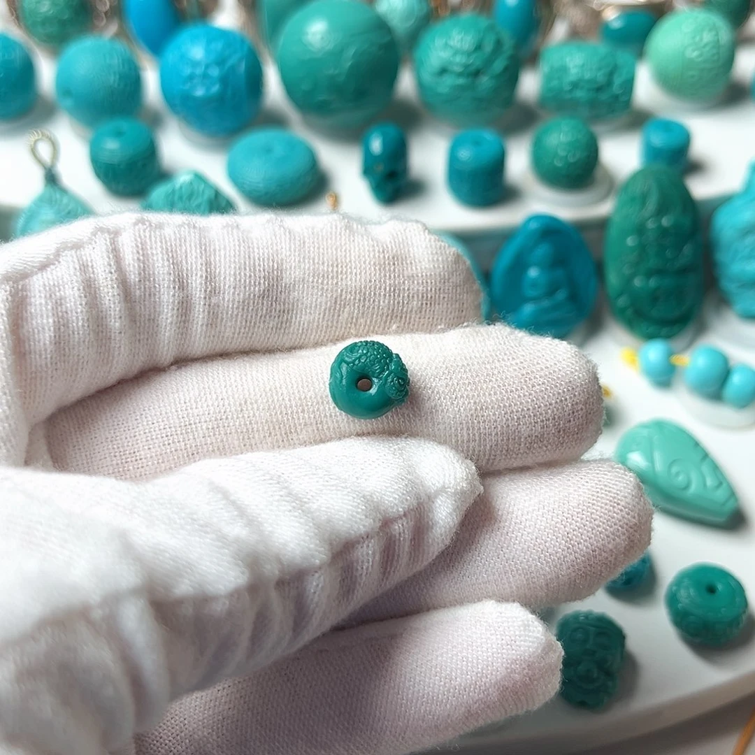 迎***上绿松石未镶嵌配饰