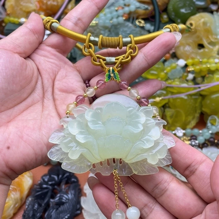 蛇纹石玉未镶嵌颈饰